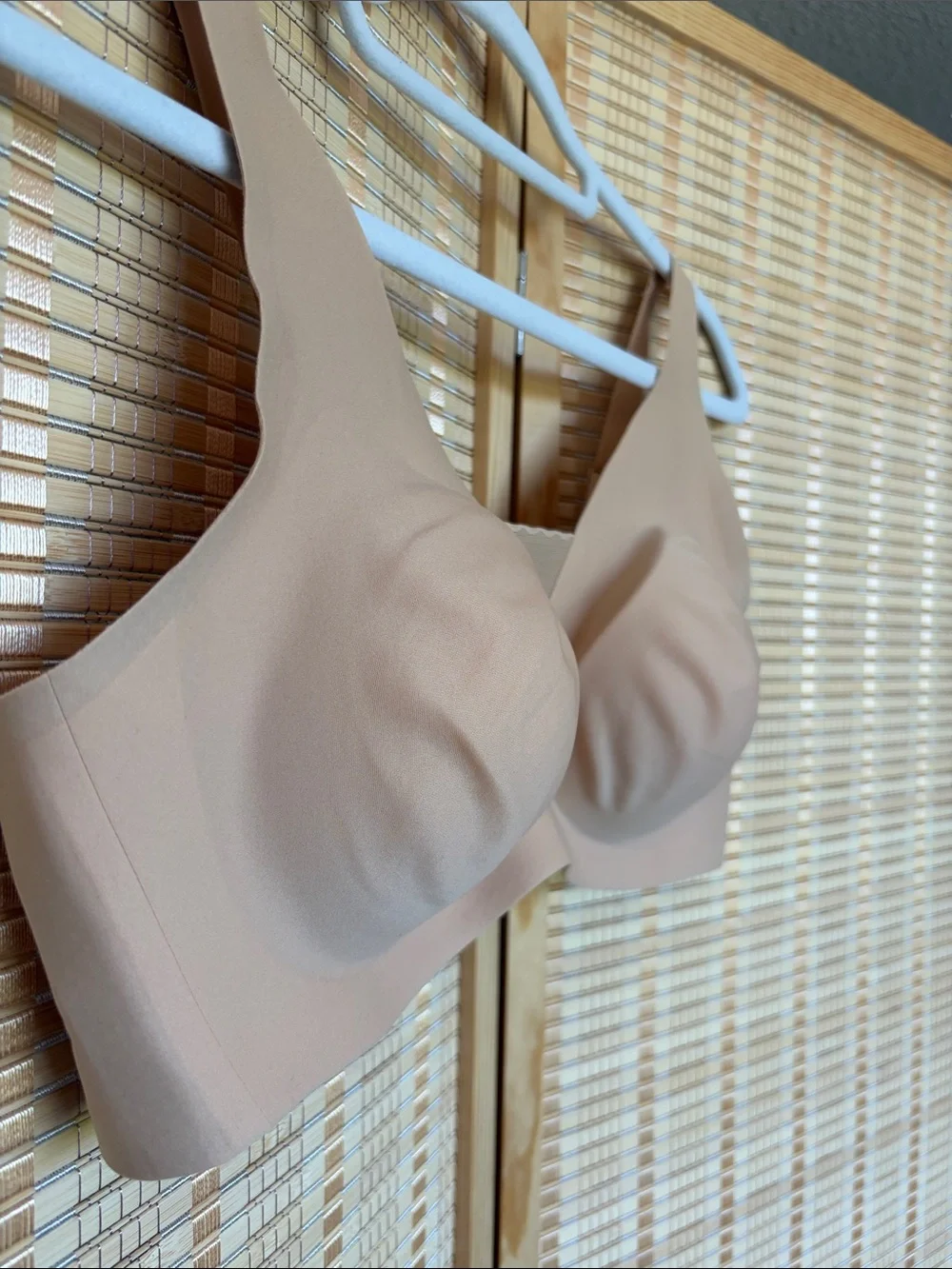 knix shadow mesh tshirt bra in beige, seamless wireless bra - Picture 11 of 17